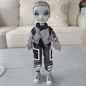 🌈 Rainbow High Shadow High Ash Silverstone 12" Boy Fashion Doll Grey